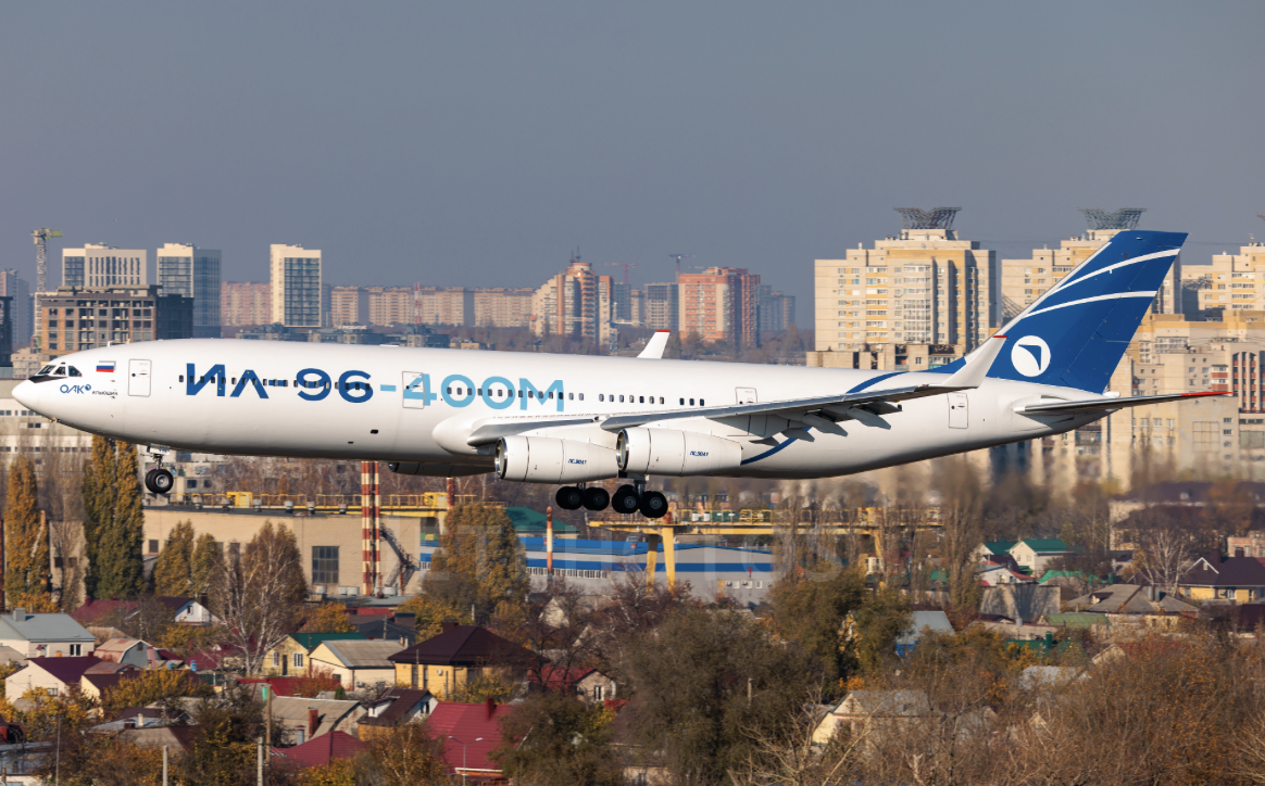 Iljušin v prodloužené verzi 96-400 M na svém prvním testovacím letu v ruské Voroněži