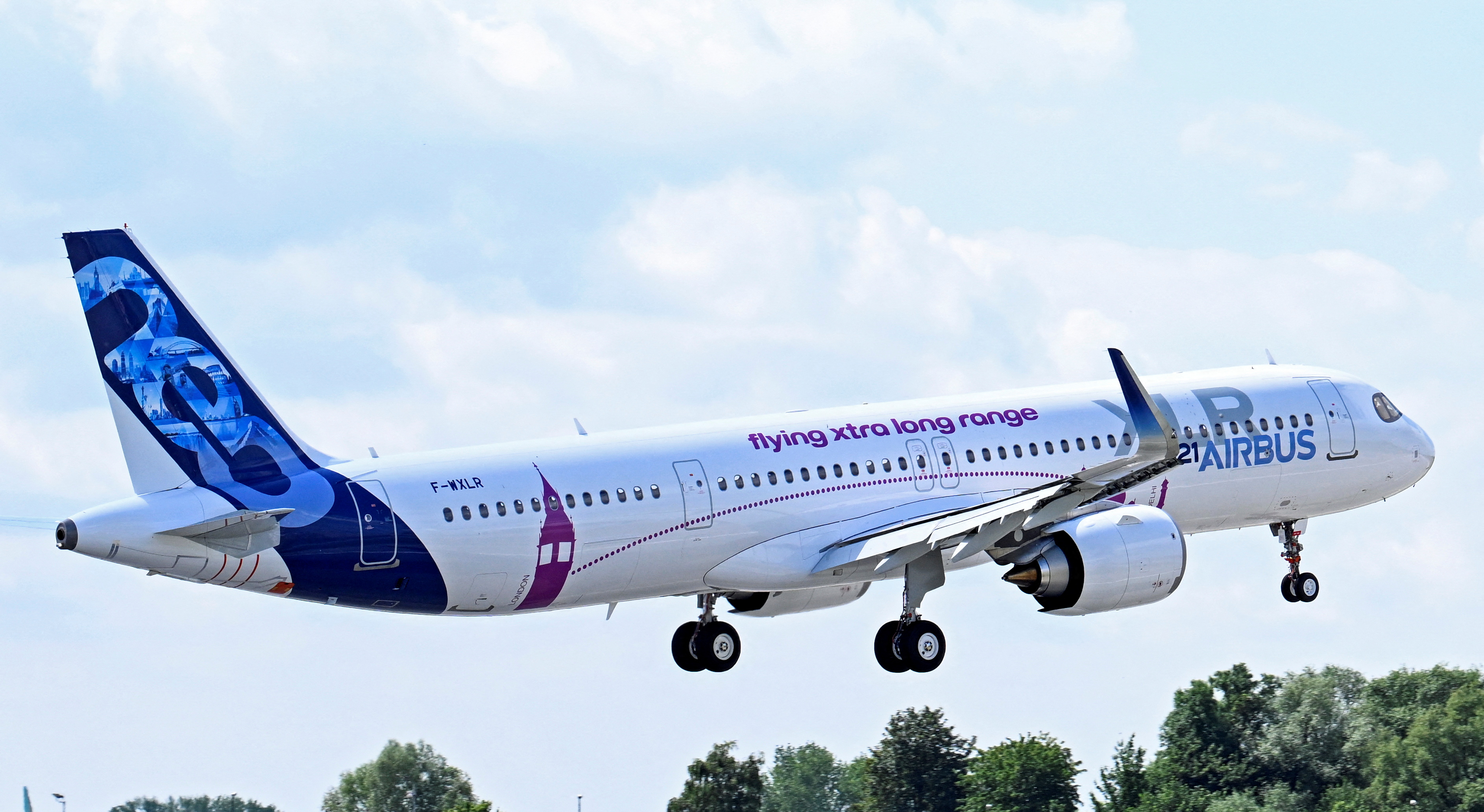 Airbus A321XLR zachycený při zkušebních letech ve francouzském Toulouse. 