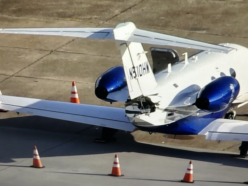 Poničená Cessna Citation Mustang, která na letišti přistávala. 