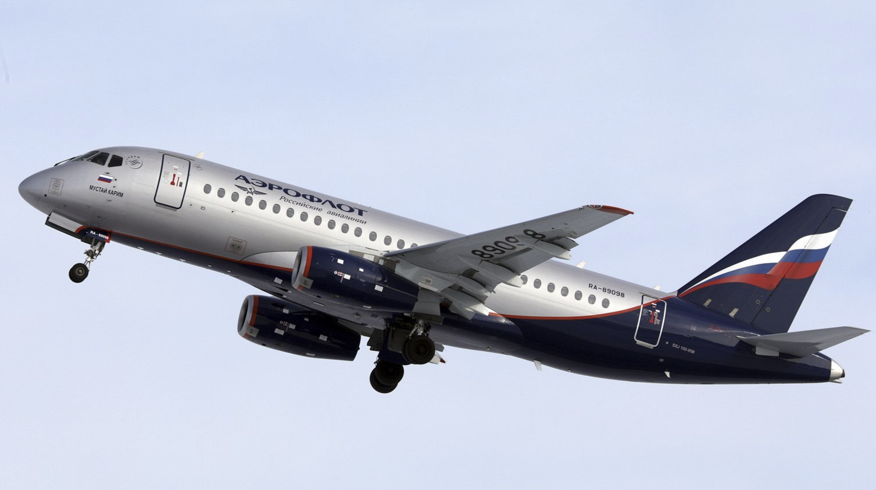 SSJ100 zachycený v barvách ruského státního Aeroflotu.