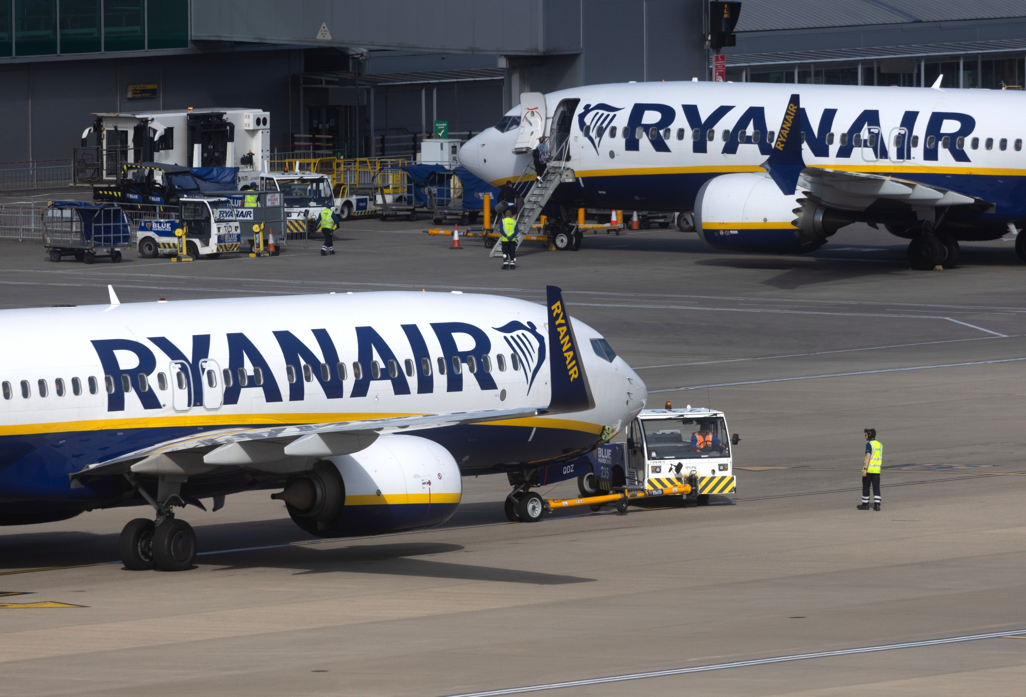 Ryanair dlouhodobě doporučuje cestujícím nakupovat letenky přes jeho systém. Motivuje je nízkými cenami.