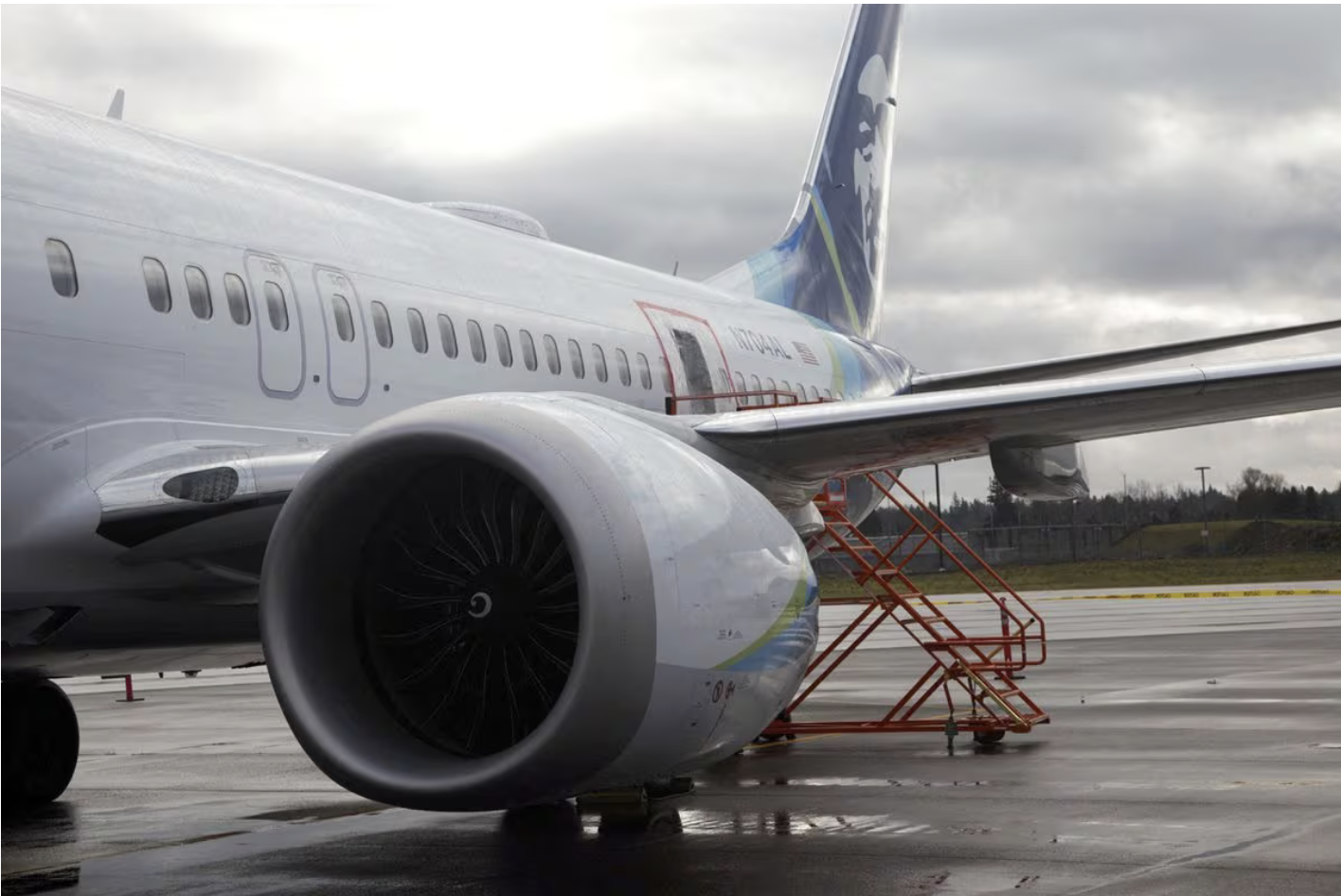 Boeing 737-9 MAX společnosti Alaska Airlines, u kterého došlo k odlomení části trupu