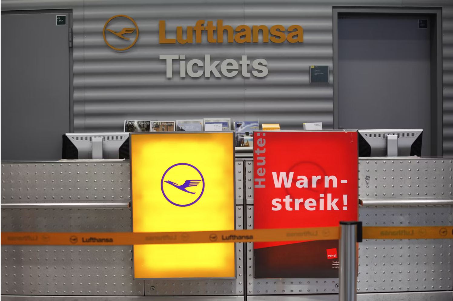 Přepážky spoelčnosti Lufthansa zůstaly ve středu na mnoha letištích zavřené