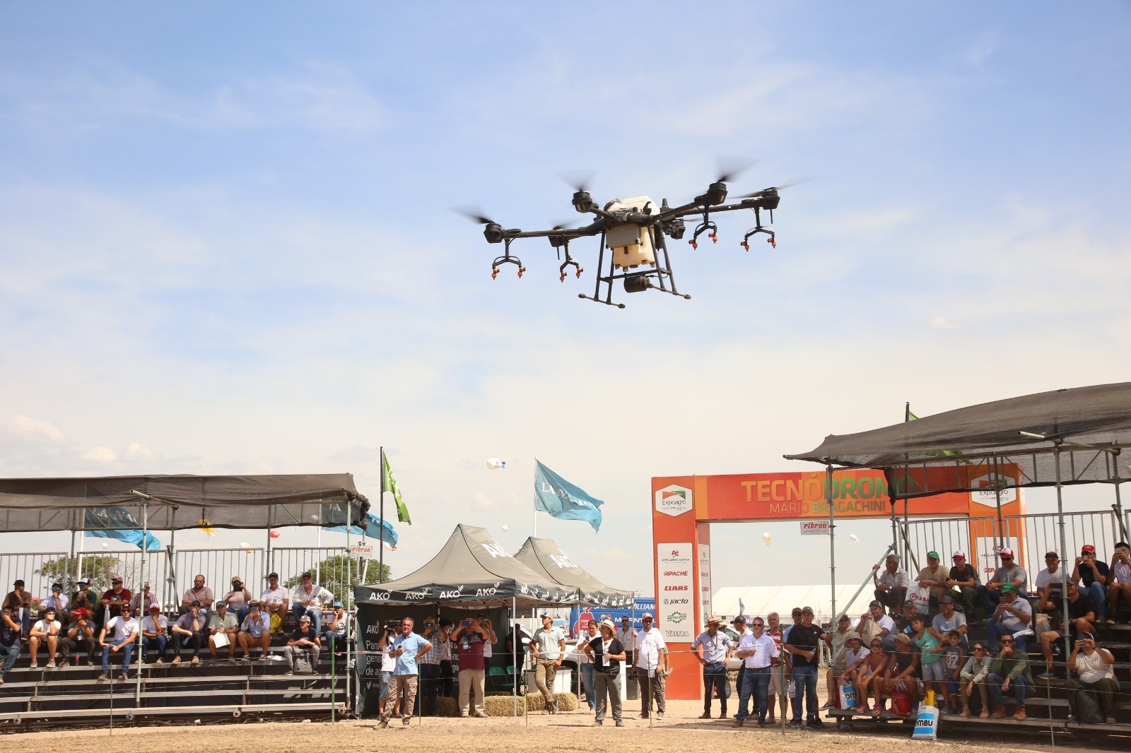 Bezpilotní letadla (UAV) nalézají v novodobém letectví stále větší uplatnění, a to nejen k armádním misím, ale také k mnoha civilním úkolům.