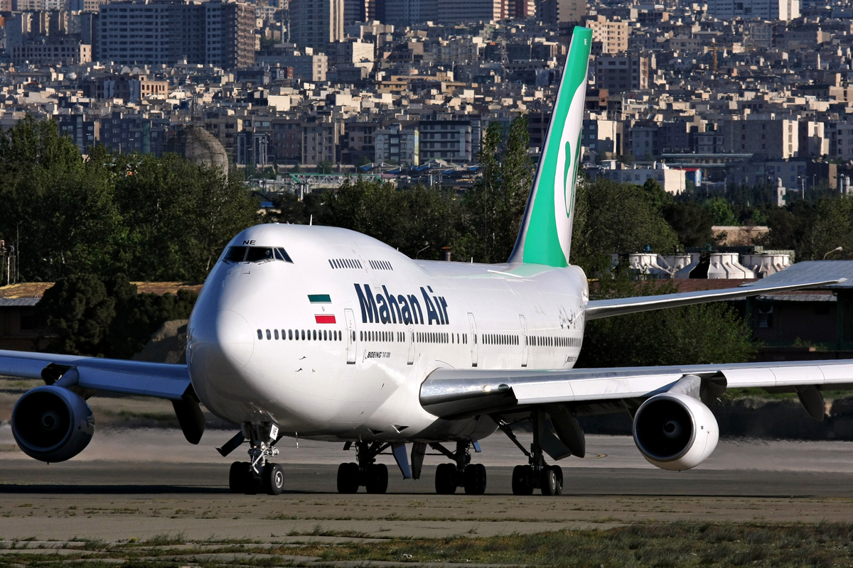 Jeden z Boeingu 747 ve službách íránského Mahan Air. 