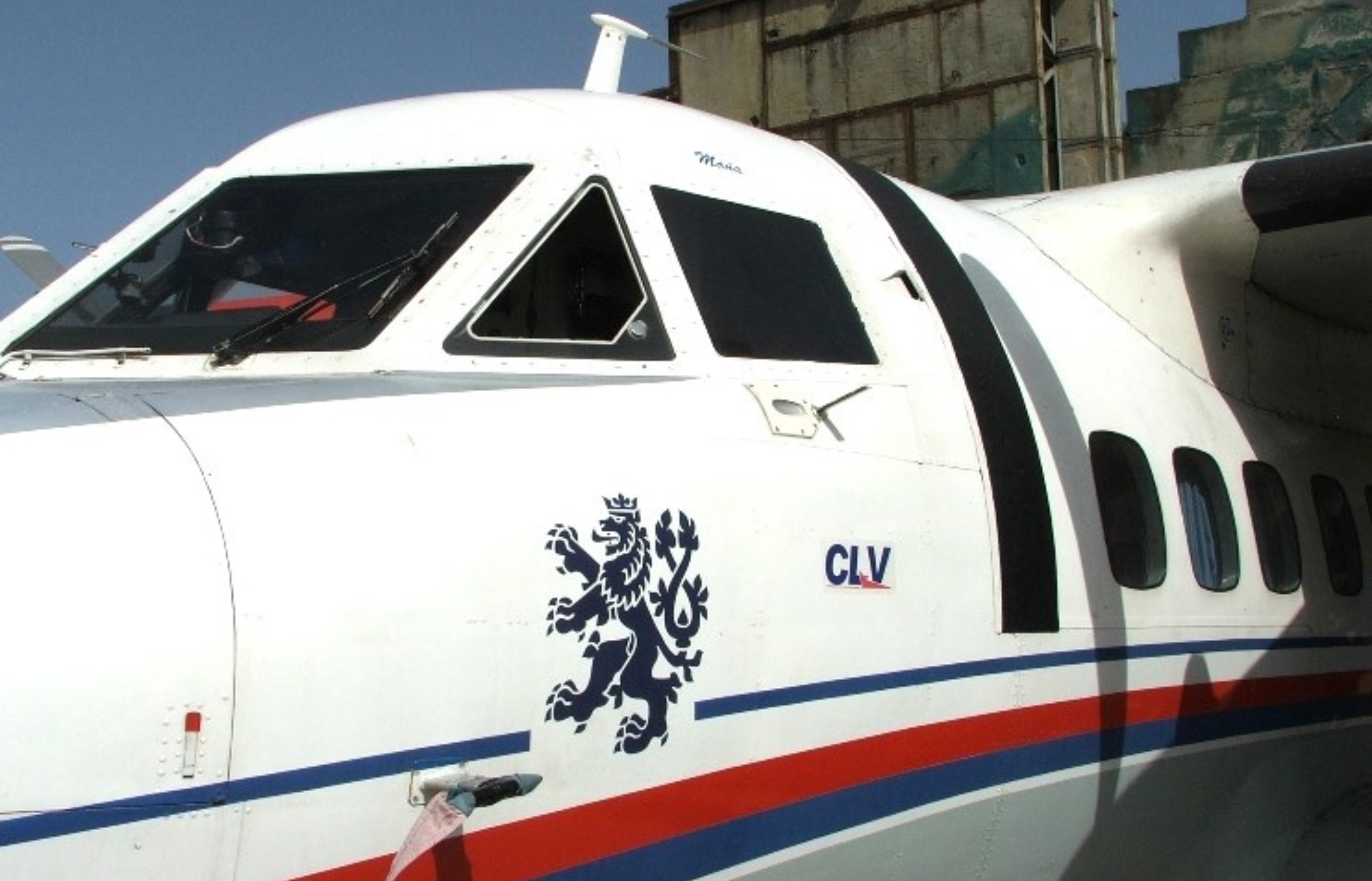 Historická L-410 dostala svůj přídomek Máňa podle nápisu nad bočním oknem pilotní kabiny