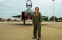 Plk. Nicole Malachowski: První žena v týmu Thunderbirds ikonou amerického letectva