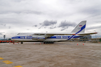 Kanada usiluje o konfiskaci ruského obřího nákladního letounu Antonov An-124 uvázlého v Torontu