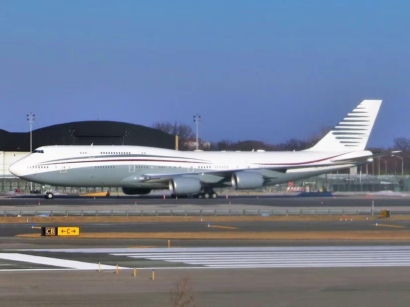 Katarský Boeing 747-8 pro Trumpa jako dočasný Air Force One – smysluplný dar, nebo zbytečně drahá výzva?